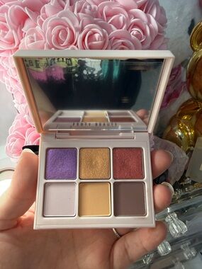 🌸 Fenty Beauty  Discontinued eye shadow pallet 🌸